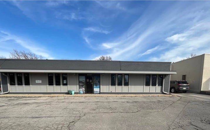 Pictures of Retail, Office property located at 5805 FLEUR DR, DES MOINES, IA 50321-2845 for sales - image #1