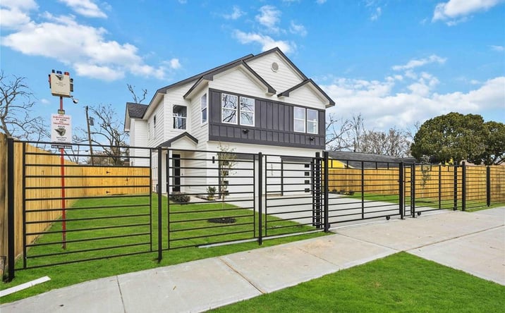 Pictures of Multifamily property located at 5955 Southseas Street, Houston, TX 77033 for sales - image #1