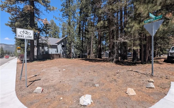 Pictures of Land property located at 689 Summit, Big Bear Lake, CA 92315 for sales - image #1