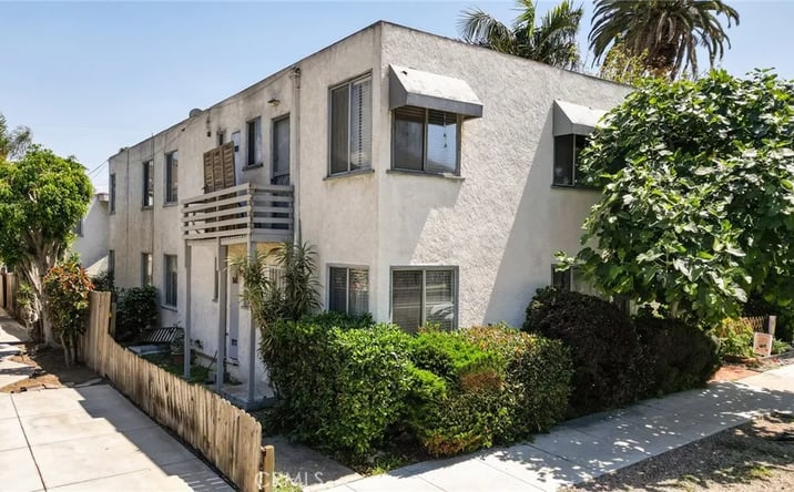Pictures of Multifamily property located at 810 Belmont Avenue, Long Beach, CA 90804 for sales - image #1