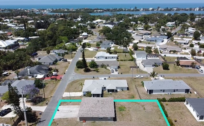 Pictures of Multifamily property located at 100 Charles Dr, Nokomis, FL 34275 for sales - image #1