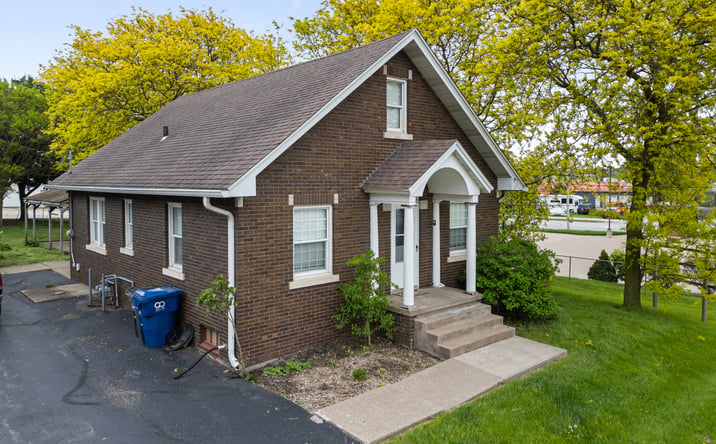 Pictures of Multifamily property located at 425 28TH ST, BETTENDORF, IA 52722-5214 for sales - image #1
