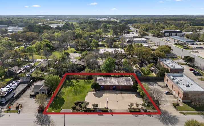 Pictures of Retail property located at 125 E GALVESTON ST, LEAGUE CITY, TX 77573-3891 for sales - image #1