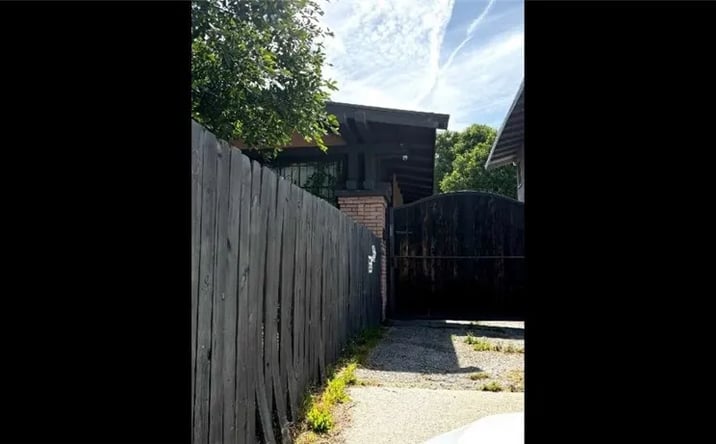 Pictures of Multifamily property located at 2510 Crenshaw Boulevard, Los Angeles, CA 90016 for sales - image #1