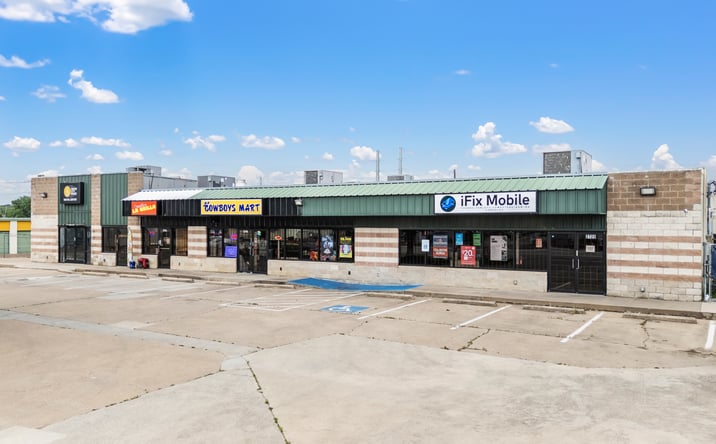 Pictures of Retail property located at 2712 West Division Street, Arlington, TX 76012 for sales - image #1