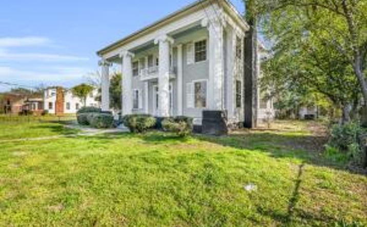 Pictures of Multifamily property located at 1024 3rd Ave N, Columbus, MS 39701 for sales - image #1