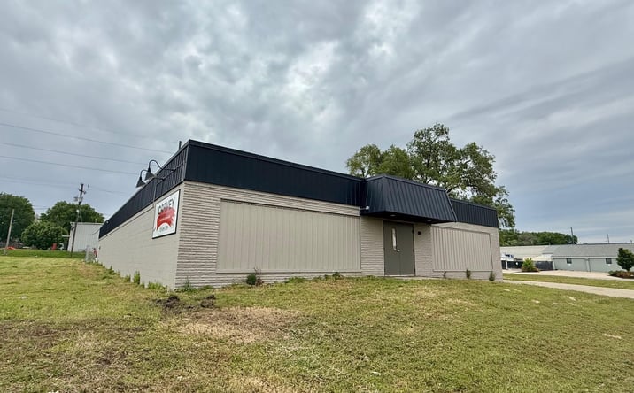 Pictures of Office, Retail, Industrial property located at 817 NE ADAMS Street, Peoria, IL 61603 for sales - image #1