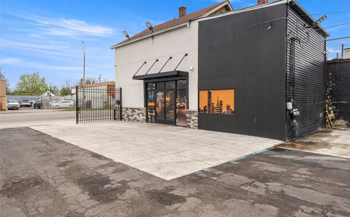 Pictures of Retail, Mixed Use property located at 19420 W WARREN AVE, DETROIT, MI 48228-3362 for sales - image #1