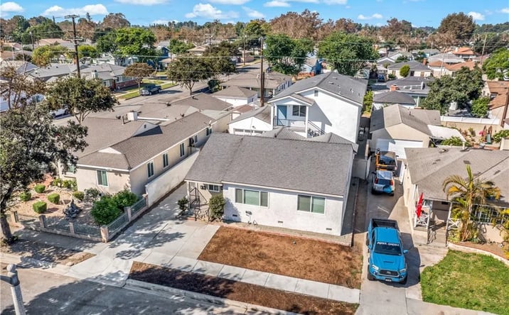 Pictures of Multifamily property located at 6025 Bellflower, Lakewood, CA 90713 for sales - image #1
