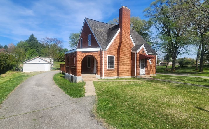 Pictures of Office property located at 5335 Airport Road Northwest, Roanoke, VA 24012 for sales - image #1