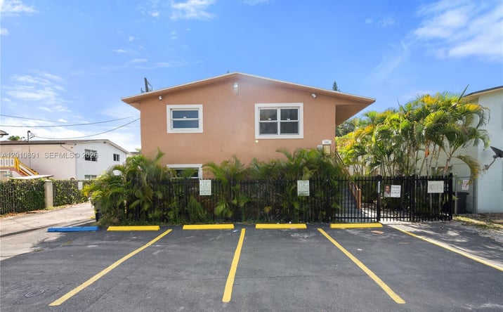 Pictures of Multifamily property located at 608 SW 16th Ave, Fort Lauderdale, FL 33312 for sales - image #1