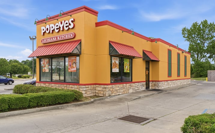 Pictures of Retail property located at 338 Leontyne Price Boulevard, Laurel, MS 39440 for sales - image #1