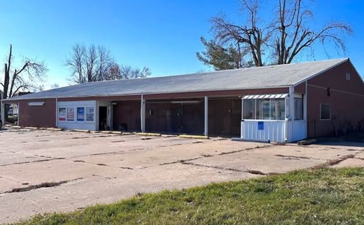 Pictures of Retail property located at 707 East Main Street, La Harpe, IL 61450 for sales - image #1
