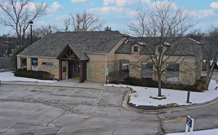 Pictures of Retail property located at 2595 Waukegan Rd, Bannockburn, IL 60015 for sales - image #1