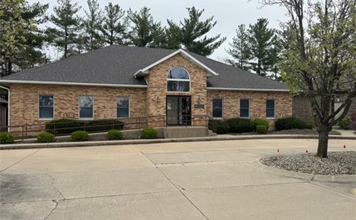 Pictures of Office property located at 4 Sunset Hills Professional Center, Edwardsville, IL 62025 for sales - image #1