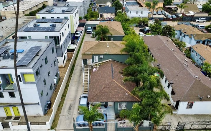 Pictures of Multifamily property located at 840 W 81st, LA, CA 90044 for sales - image #1