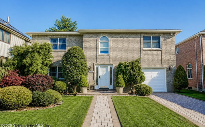Pictures of Multifamily property located at 4816 Hylan Boulevard, Staten Island, NY 10312 for sales - image #1