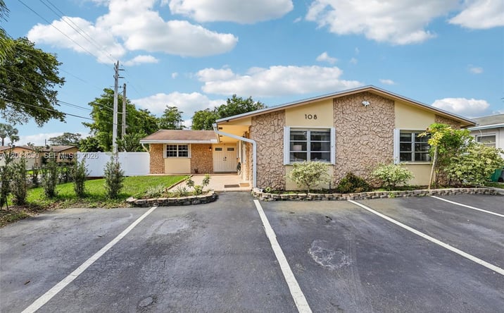 Pictures of Multifamily property located at 108 SE 4th Ter, Dania Beach, FL 33004 for sales - image #1