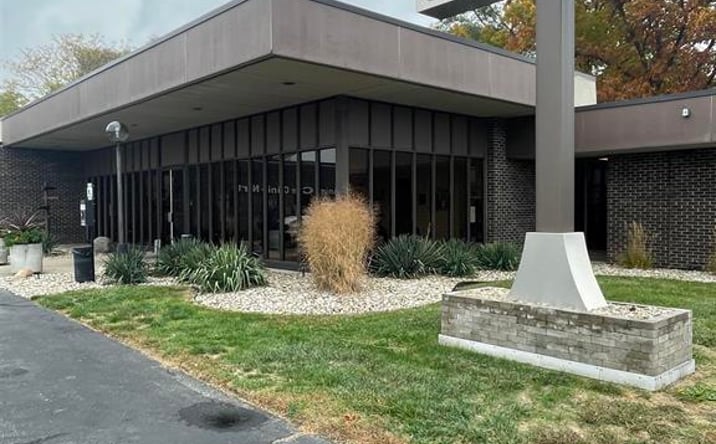 Pictures of Retail property located at 516 County Road 6, Elkhart, IN 46514 for sales - image #1