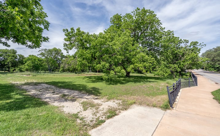 Pictures of Retail, Mixed Use property located at 700 MAIN ST, LIBERTY HILL, TX 78642-4204 for sales - image #1