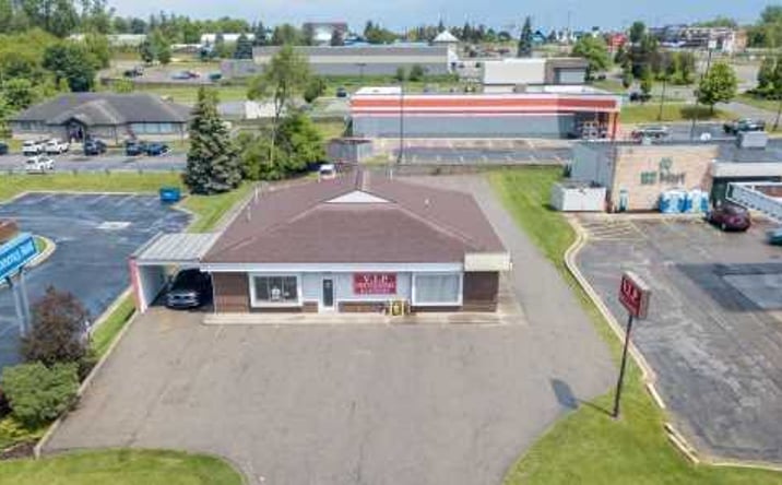 Pictures of Retail property located at 845 4 Mile Road Northwest, Grand Rapids, MI 49544 for sales - image #1