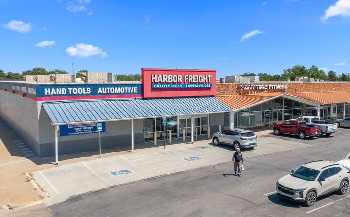 Pictures of Retail property located at 2112 Oklahoma Avenue, Woodward, OK 73801 for sales - image #1