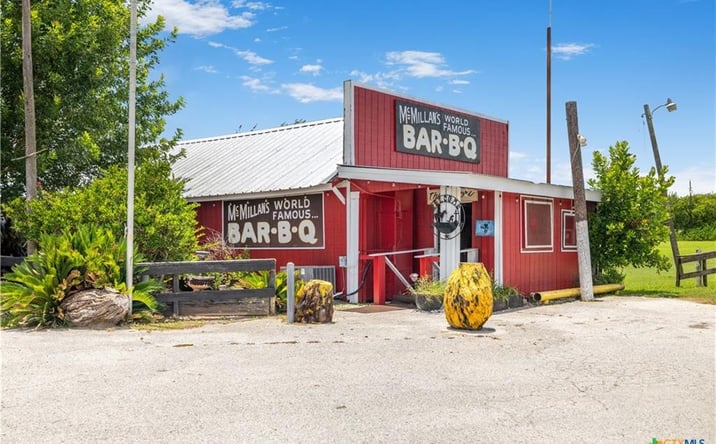 Pictures of Retail property located at 9913 U.S. 59, Fannin, TX 77960 for sales - image #1