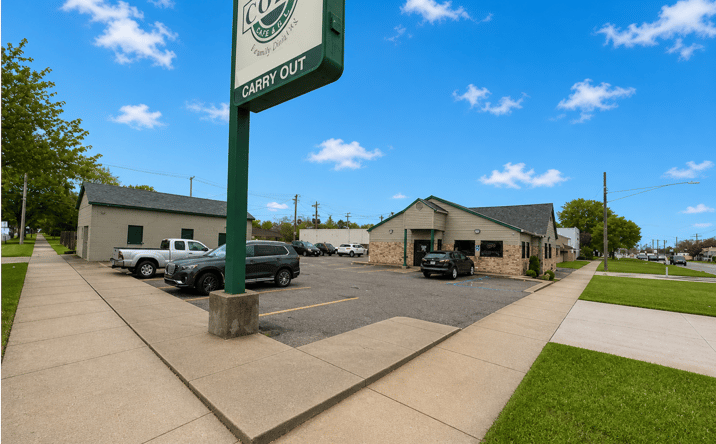 Pictures of Retail property located at 23594 HOOVER RD, WARREN, MI 48089-1945 for sales - image #1