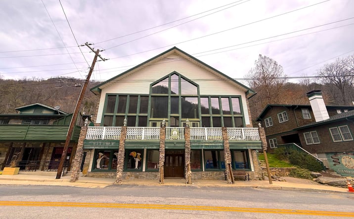 Pictures of Retail property located at 390 Main St, Chimney Rock, NC 28720 for sales - image #1