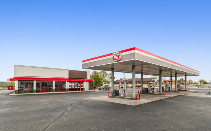 Pictures of Retail property located at 1807 Lincoln Way West, South Bend, IN 46628 for sales - image #1