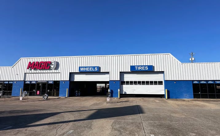 Pictures of Retail property located at 1560 W Fairfield Drive, Pensacola, FL 32501 for sales - image #1