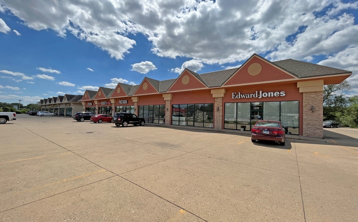 Pictures of Retail, Office property located at 137 Radio City Drive, Pekin, IL 61554 for sales - image #1
