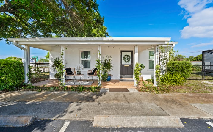 Pictures of Office, Retail property located at 1324 16th Street, Vero Beach, FL 32960 for sales - image #1