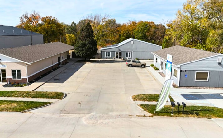 Pictures of Retail, Office property located at 1619 9th St, Aurora, NE 68818, 1621 9th St, Aurora, NE 68818, 1623 9th St, Aurora, NE 68818 for sales - image #1