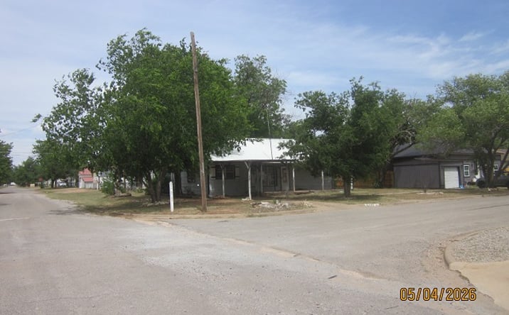Pictures of Retail property located at 401 Avenue F Southeast, Childress, TX 79201 for sales - image #1