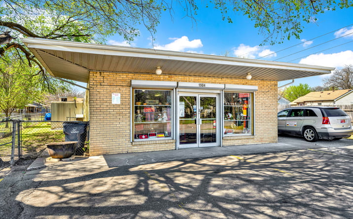 Pictures of Retail property located at 1904 Northwest 18th Street, Lawton, OK 73507 for sales - image #1