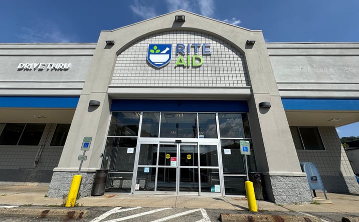 Pictures of Retail property located at 1804 Golden Mile Hwy, Pittsburgh, PA 15239 for sales - image #1
