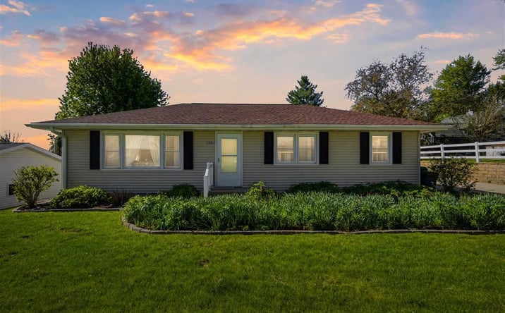 Pictures of Land property located at 1001 Maquoketa St, Anamosa, IA 52202 for sales - image #1
