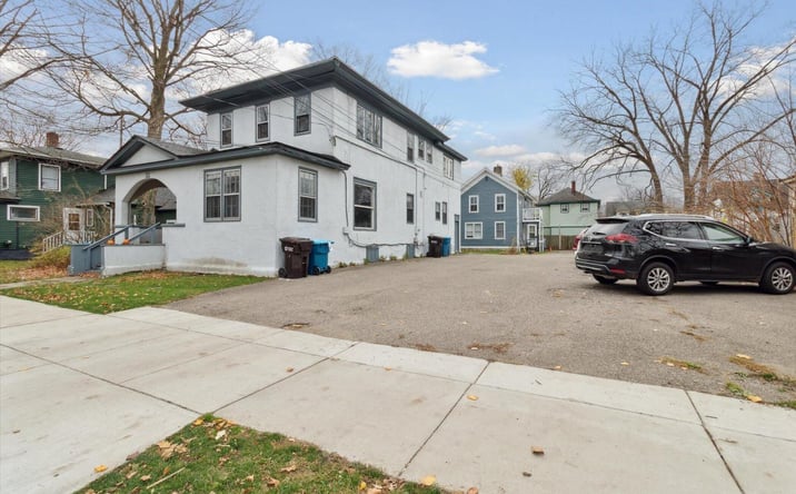 Pictures of Multifamily property located at 809 W CEDAR ST, KALAMAZOO, MI 49007-6009 for sales - image #1