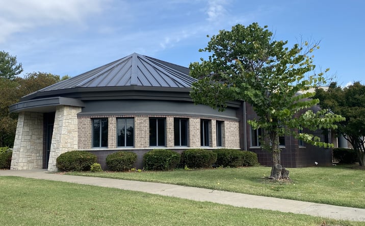Pictures of Office property located at 1335 E Bradford Pkwy, Springfield, MO 65804 for sales - image #1
