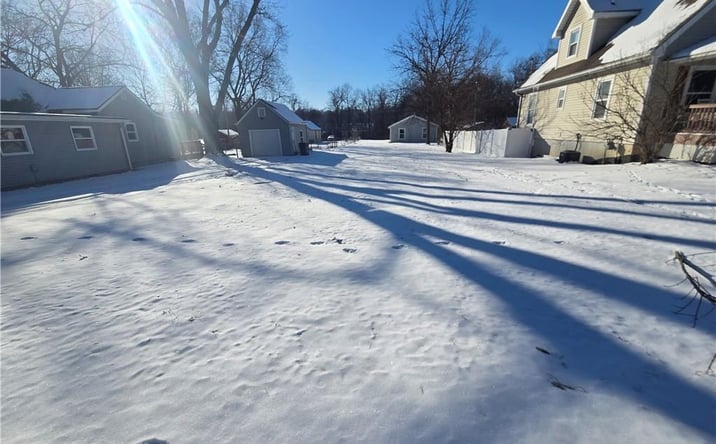 Pictures of Land, Multifamily property located at 1017 Osage Street, Leavenworth, KS 66048 for sales - image #1