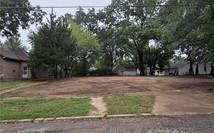 Pictures of Land, Multifamily property located at 209-211 E 15th Street, Pittsburg, KS 66762 for sales - image #1