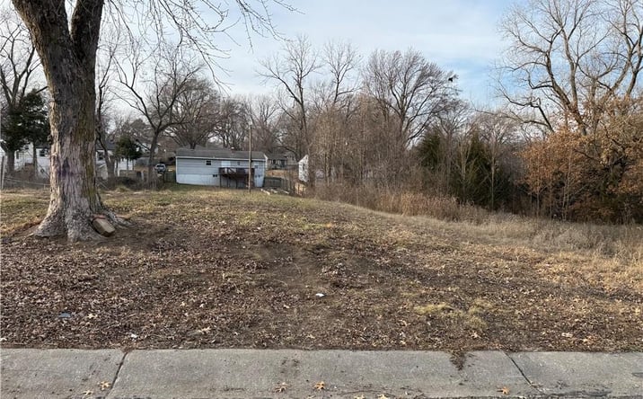 Pictures of Land, Multifamily property located at 4918 N Wallace Avenue, Kansas City, MO 64119 for sales - image #1