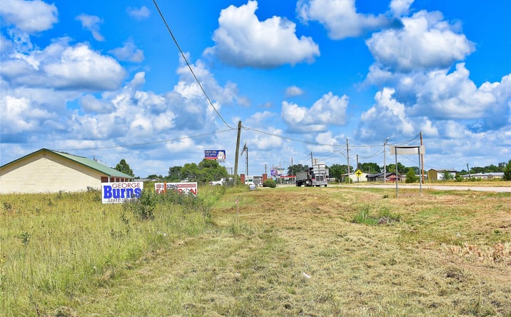 Pictures of Land property located at 5 E Hwy 70, Hugo, OK 74743 for sales - image #1