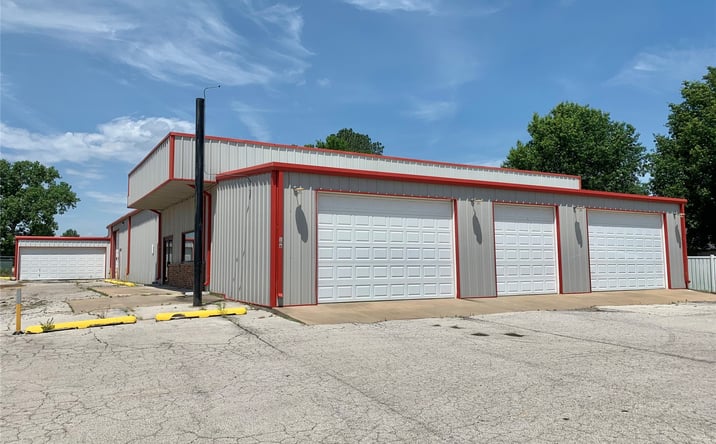 Pictures of Retail property located at 106 N Lombard Lane, Skiatook, OK 74070 for sales - image #1