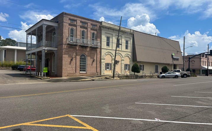 Pictures of Office, Retail property located at 100 N Main Street, Newton, MS 39345 for sales - image #1