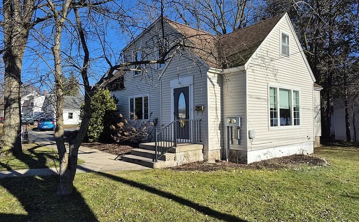 Pictures of Office property located at 224 S Weaver Avenue, Fremont, MI 49412-1571 for sales - image #1