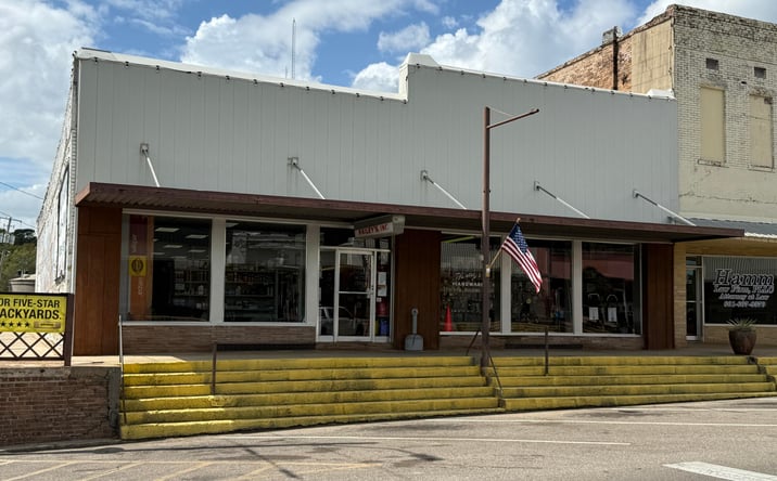 Pictures of Retail property located at 123 S Main Street, Newton, MS 39345 for sales - image #1