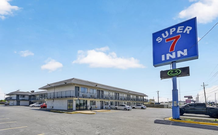 Pictures of Multifamily, Hospitality, Land property located at 3031 S Rangeline Road, Joplin, MO 64804 for sales - image #1