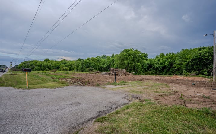 Pictures of Land property located at 4 S Elwood Avenue, Glenpool, OK 74033 for sales - image #1